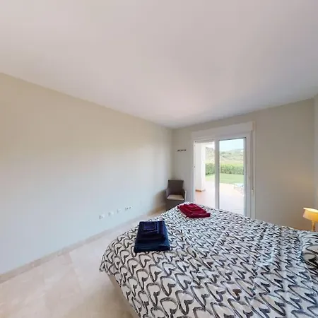 Urb. Los Iris, Luxury 3 Bed Apartment *