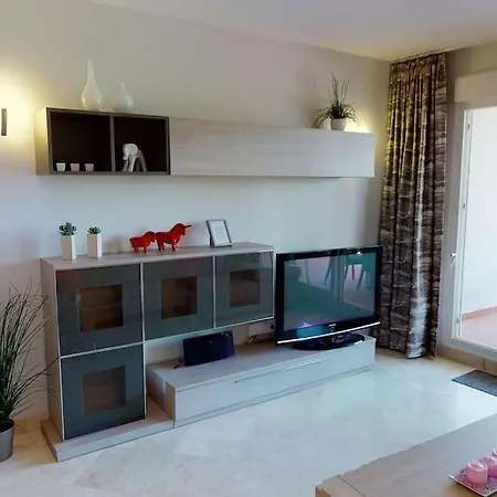 Urb. Los Iris, Luxury 3 Bed Apartment *