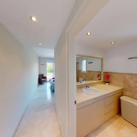 Urb. Los Iris, Luxury 3 Bed Apartment
