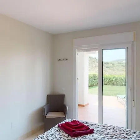 Urb. Los Iris, Luxury 3 Bed Apartment *