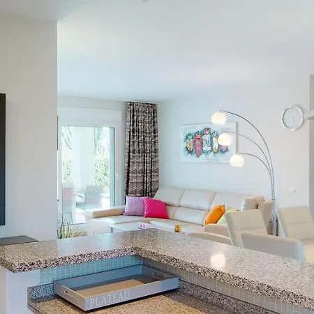 Apartment Urb. Los Iris, Luxury 3 Bed